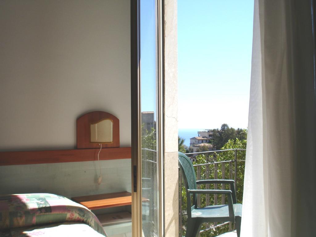 טאורמינה Hotel Condor מראה חיצוני תמונה